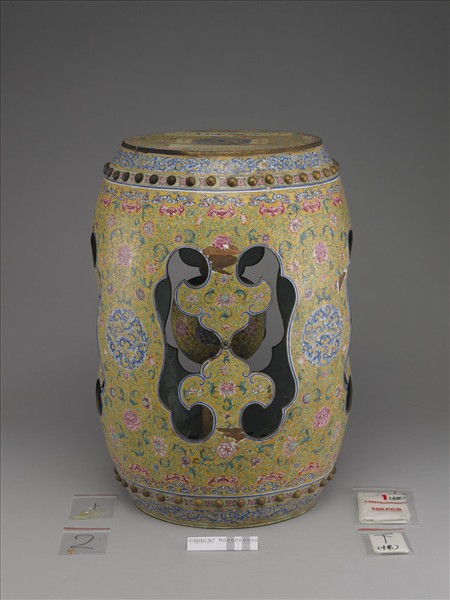 銅胎畫琺瑯黃地花草紋坐墩