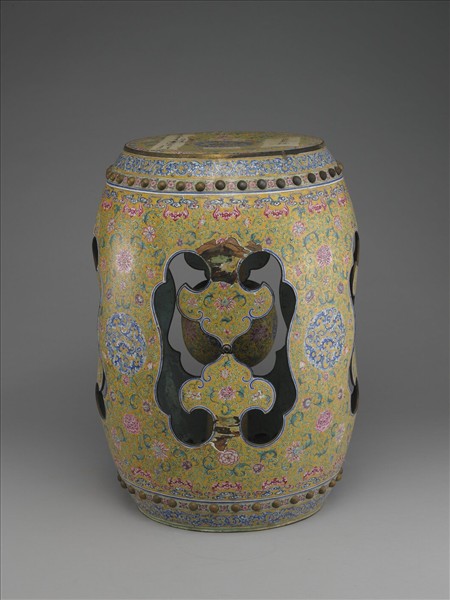 銅胎畫琺瑯黃地花草紋坐墩