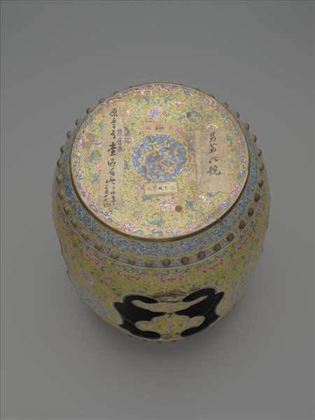 銅胎畫琺瑯黃地花草紋坐墩