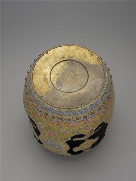 銅胎畫琺瑯黃地花草紋坐墩