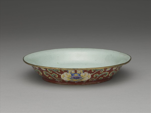 銅胎畫琺瑯紅地花卉紋盤