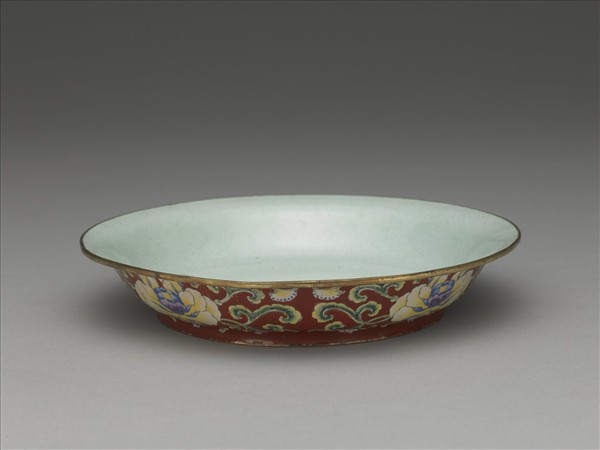 銅胎畫琺瑯紅地花卉紋盤