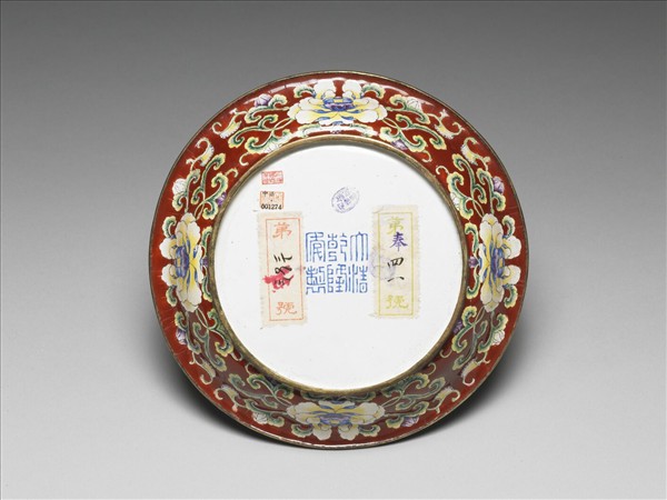 銅胎畫琺瑯紅地花卉紋盤