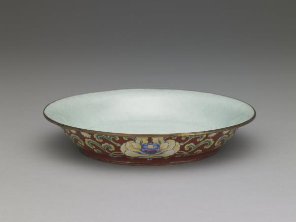 銅胎畫琺瑯紅地花卉紋盤