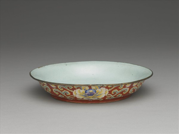 銅胎畫琺瑯紅地花卉紋盤