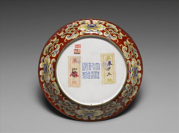 銅胎畫琺瑯紅地花卉紋盤