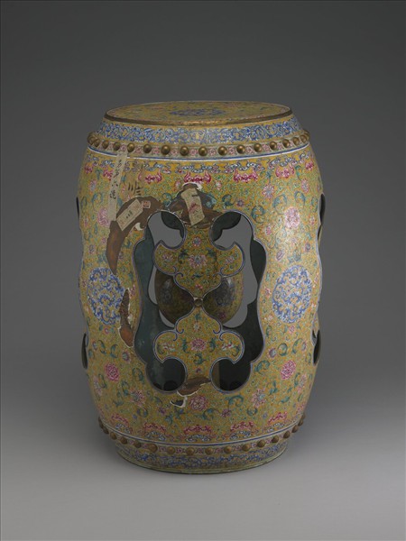 銅胎畫琺瑯黃地花草紋坐墩