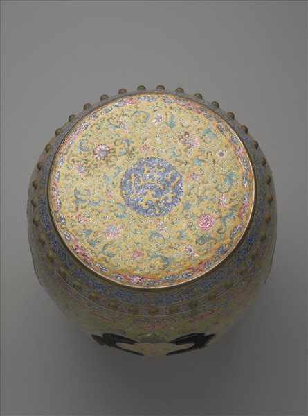 銅胎畫琺瑯黃地花草紋坐墩