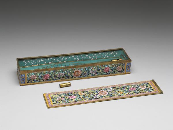 銅胎畫琺瑯番蓮紋爐