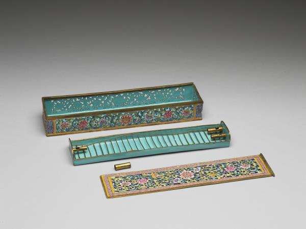 銅胎畫琺瑯番蓮紋爐