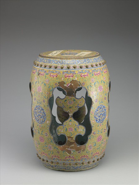 銅胎畫琺瑯黃地花草紋坐墩