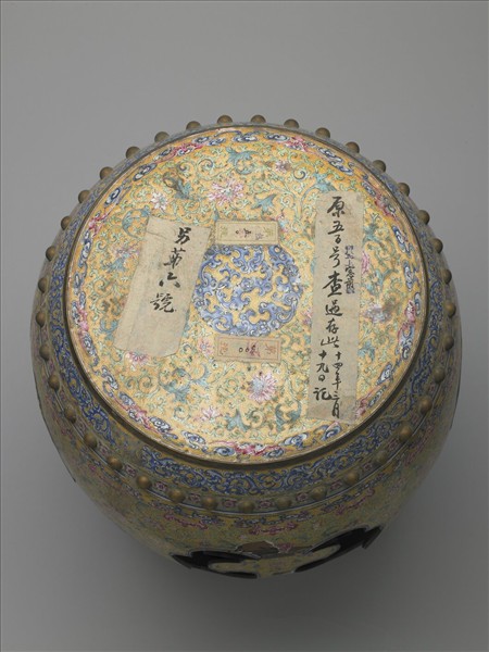 銅胎畫琺瑯黃地花草紋坐墩