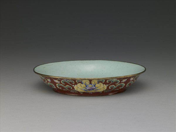 銅胎畫琺瑯紅地花卉紋盤