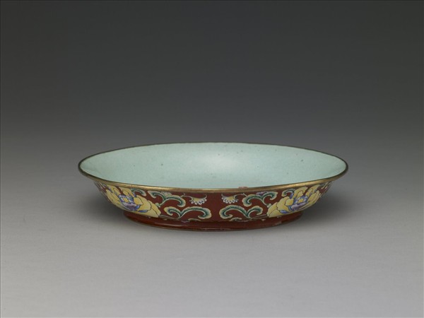 銅胎畫琺瑯紅地花卉紋盤