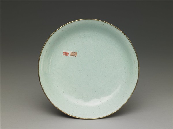 銅胎畫琺瑯紅地花卉紋盤