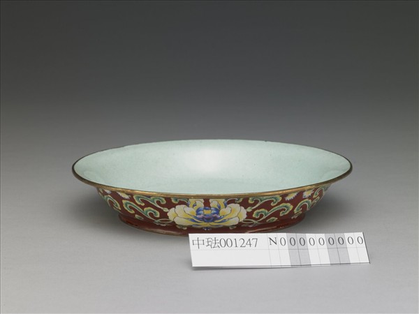 銅胎畫琺瑯紅地花卉紋盤