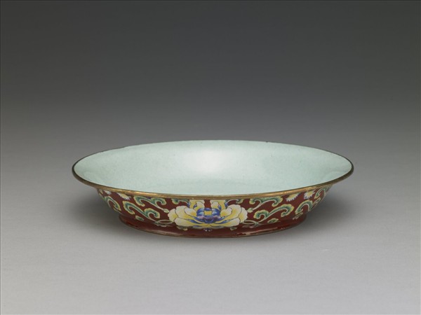 銅胎畫琺瑯紅地花卉紋盤