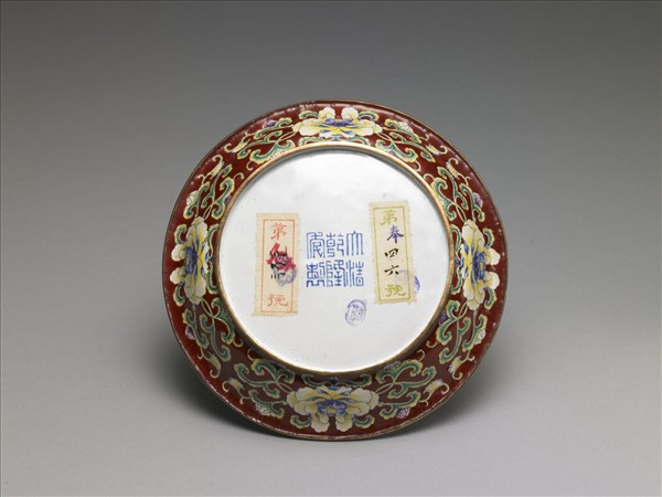 銅胎畫琺瑯紅地花卉紋盤