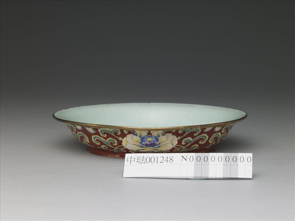 銅胎畫琺瑯紅地花卉紋盤