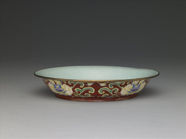 銅胎畫琺瑯紅地花卉紋盤