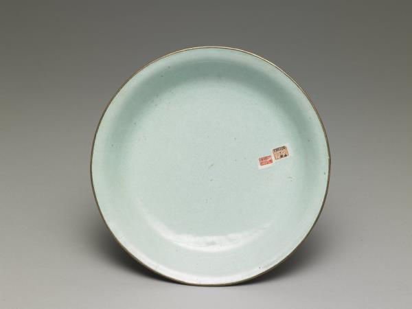 銅胎畫琺瑯紅地花卉紋盤