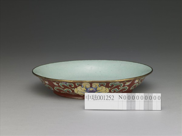 銅胎畫琺瑯紅地花卉紋盤