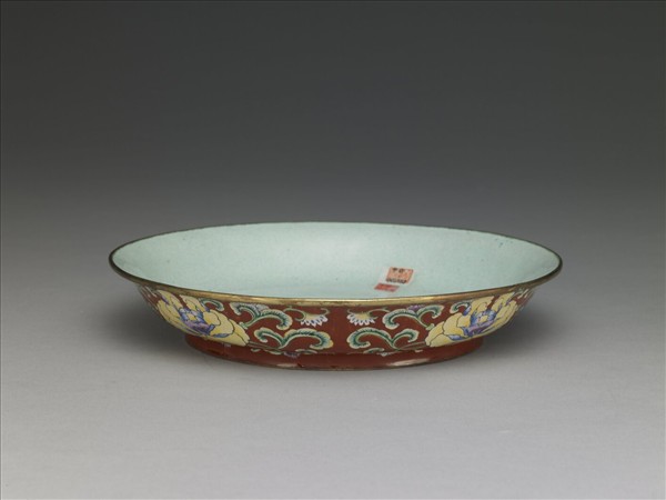 銅胎畫琺瑯紅地花卉紋盤