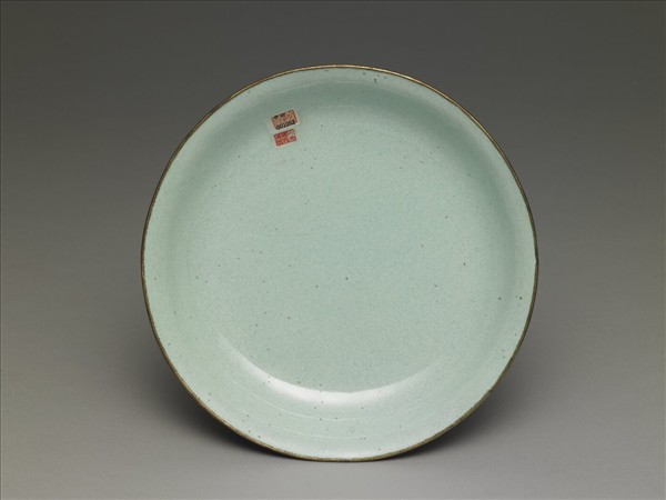 銅胎畫琺瑯紅地花卉紋盤