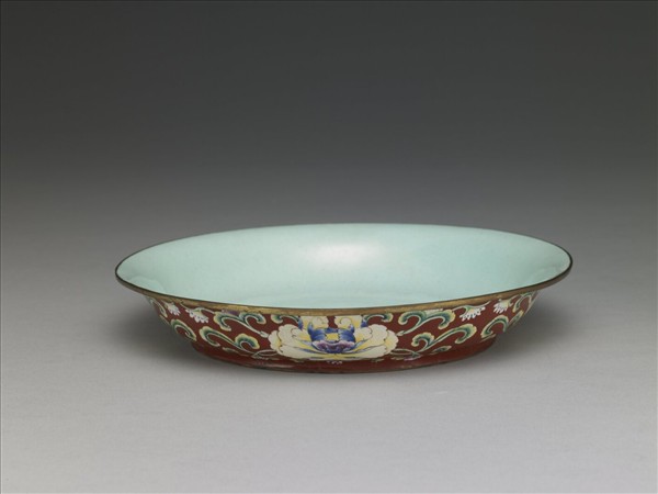 銅胎畫琺瑯紅地花卉紋盤