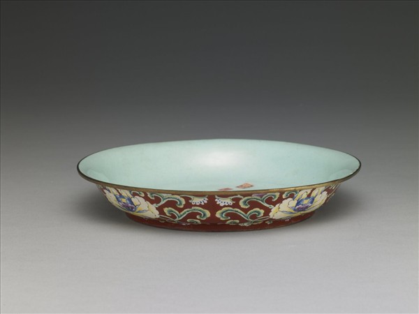 銅胎畫琺瑯紅地花卉紋盤