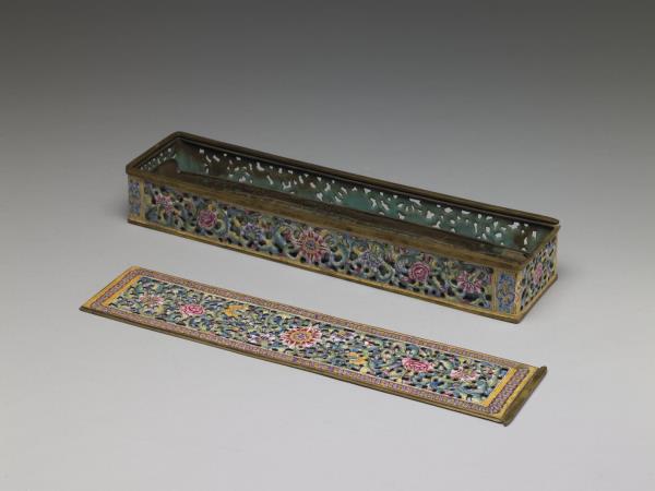 銅胎畫琺瑯番蓮紋爐