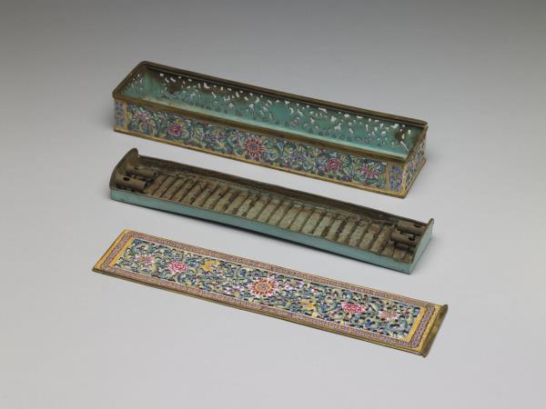 銅胎畫琺瑯番蓮紋爐