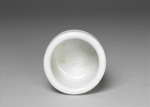 青白瓷弦紋三足爐