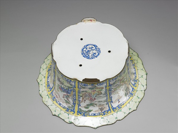 銅胎畫琺瑯開光福壽圖花盆