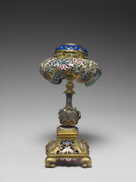 銅胎畫琺瑯鏤空花葉紋冠架