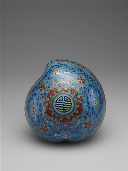 銅胎畫琺瑯桃式五福捧壽盒