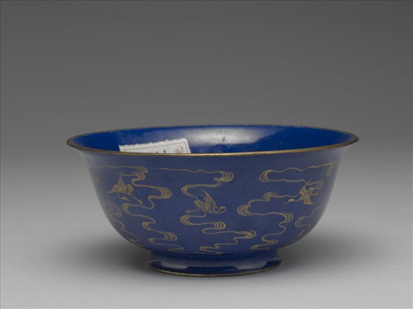 銅胎畫琺瑯藍地雲鶴紋碗