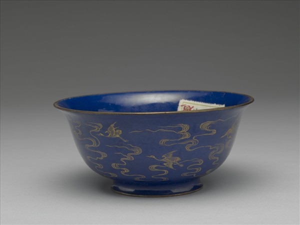 銅胎畫琺瑯藍地雲鶴紋碗