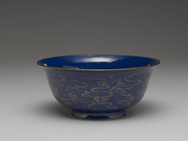 銅胎畫琺瑯藍地雲鶴紋碗