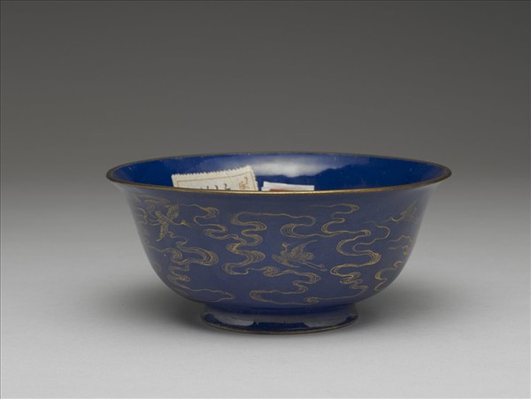 銅胎畫琺瑯藍地雲鶴紋碗