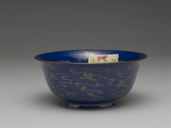 銅胎畫琺瑯藍地雲鶴紋碗