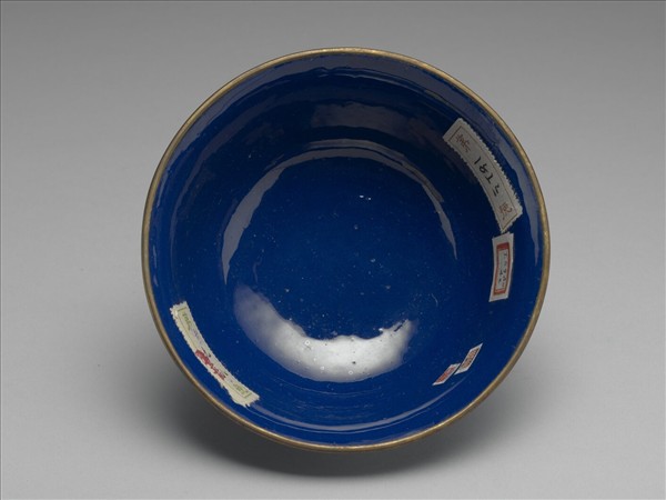 銅胎畫琺瑯藍地雲鶴紋碗