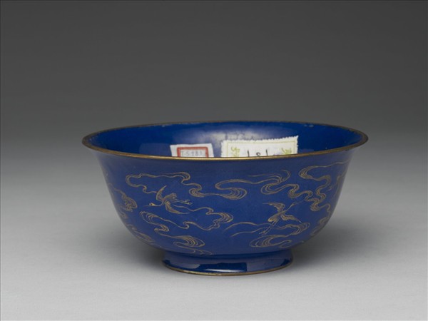 銅胎畫琺瑯藍地雲鶴紋碗