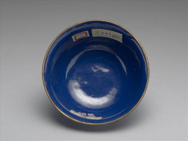 銅胎畫琺瑯藍地雲鶴紋碗