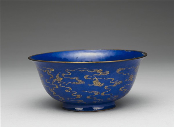 銅胎畫琺瑯藍地雲鶴紋碗