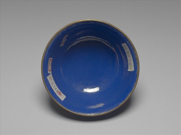 銅胎畫琺瑯藍地雲鶴紋碗