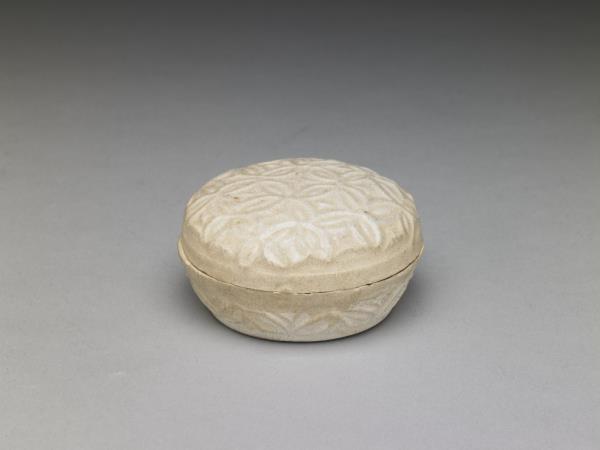 德化窯 白瓷毬紋盒