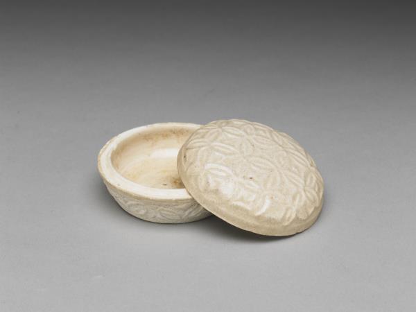 德化窯 白瓷毬紋盒