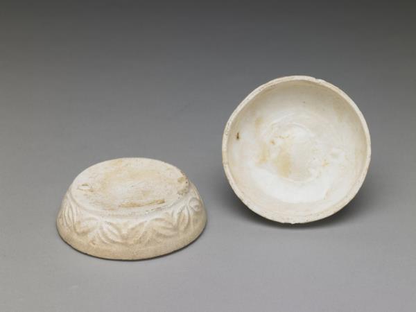 德化窯 白瓷毬紋盒