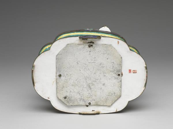 銅胎畫琺瑯番人八寶（盤長）